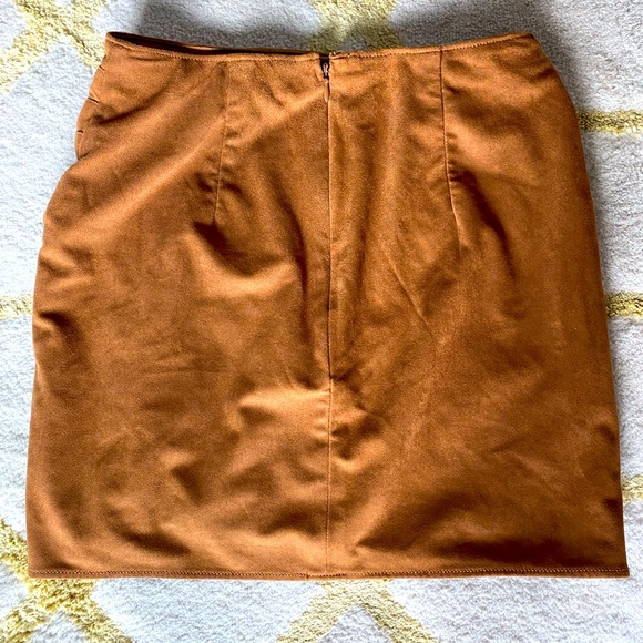 A&F Vegan Suede Mini Skirt - Picture 2 of 4